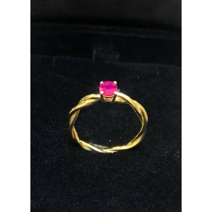 Δακτυλίδι χρυσό Κ18 χειροποίητο με ένα κεντρικό ρουμπίνι ορυκτό βάρους 0,60cts