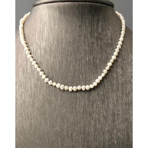 Κολιε από μαργαριτάρια 4-4,5 mm με χρυσό κούμπωμα Κ14